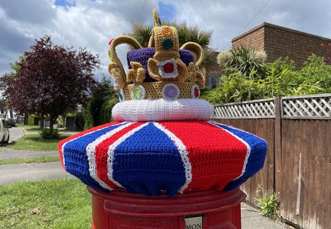 Crocheted crowns for Queen’s platinum jubilee celebrations